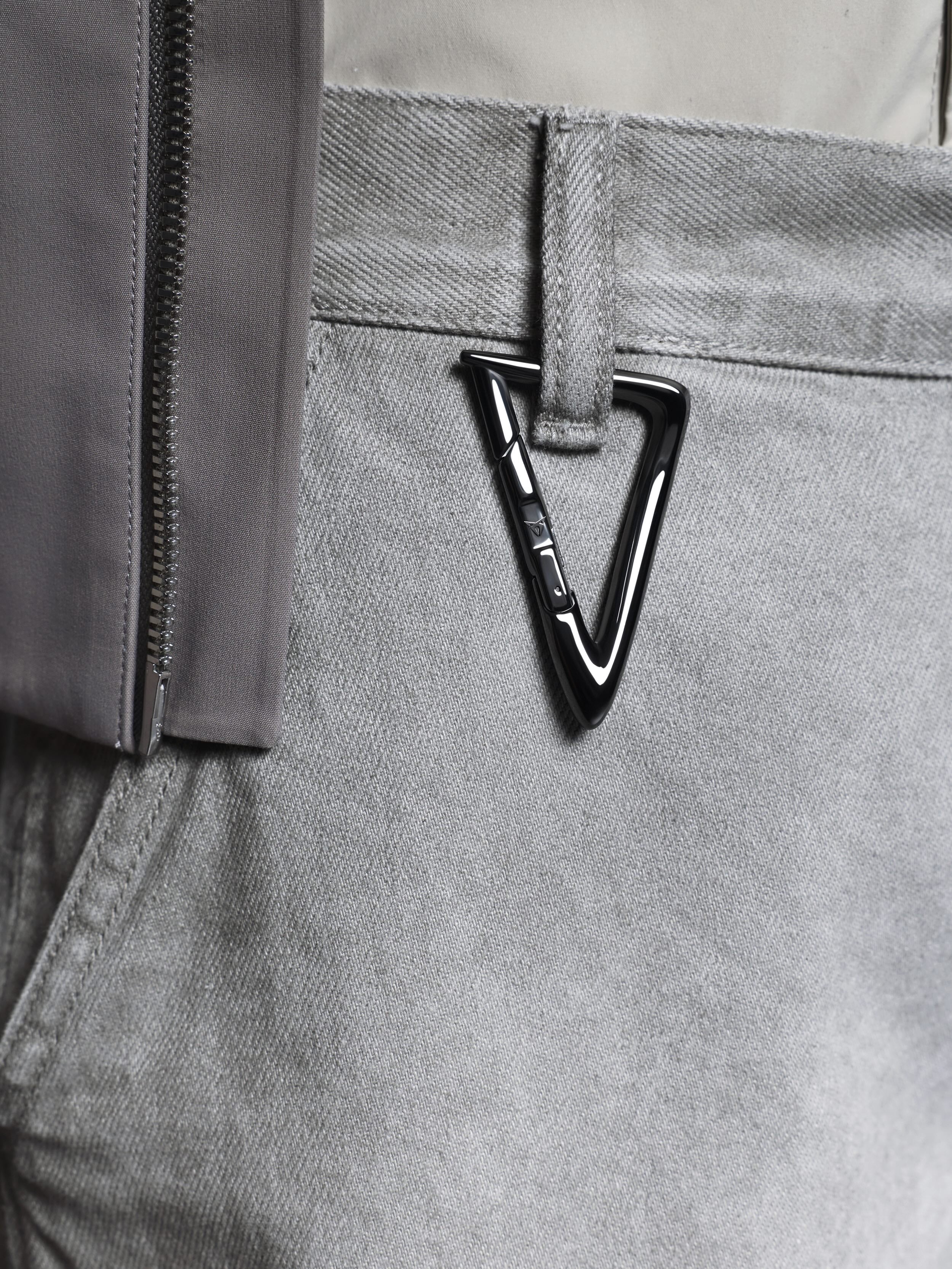 LLAVERO TRIANGULAR BRILLANTE - MAM x CUPRA