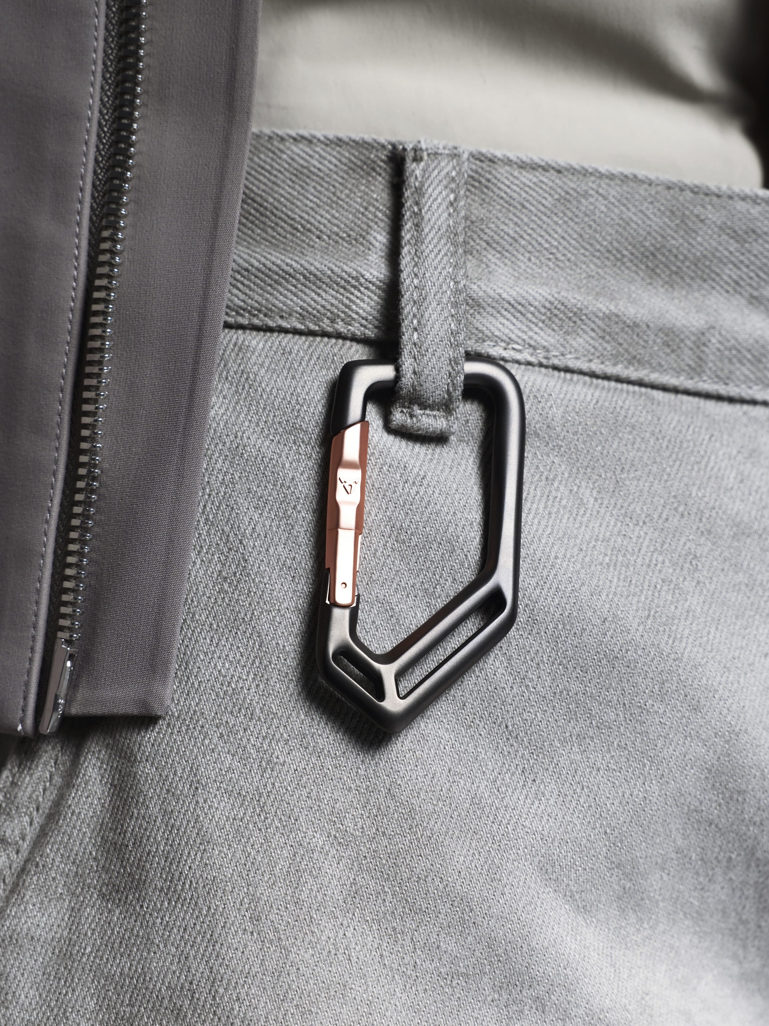 LLAVERO CUADRADO MATE - MAM x CUPRA