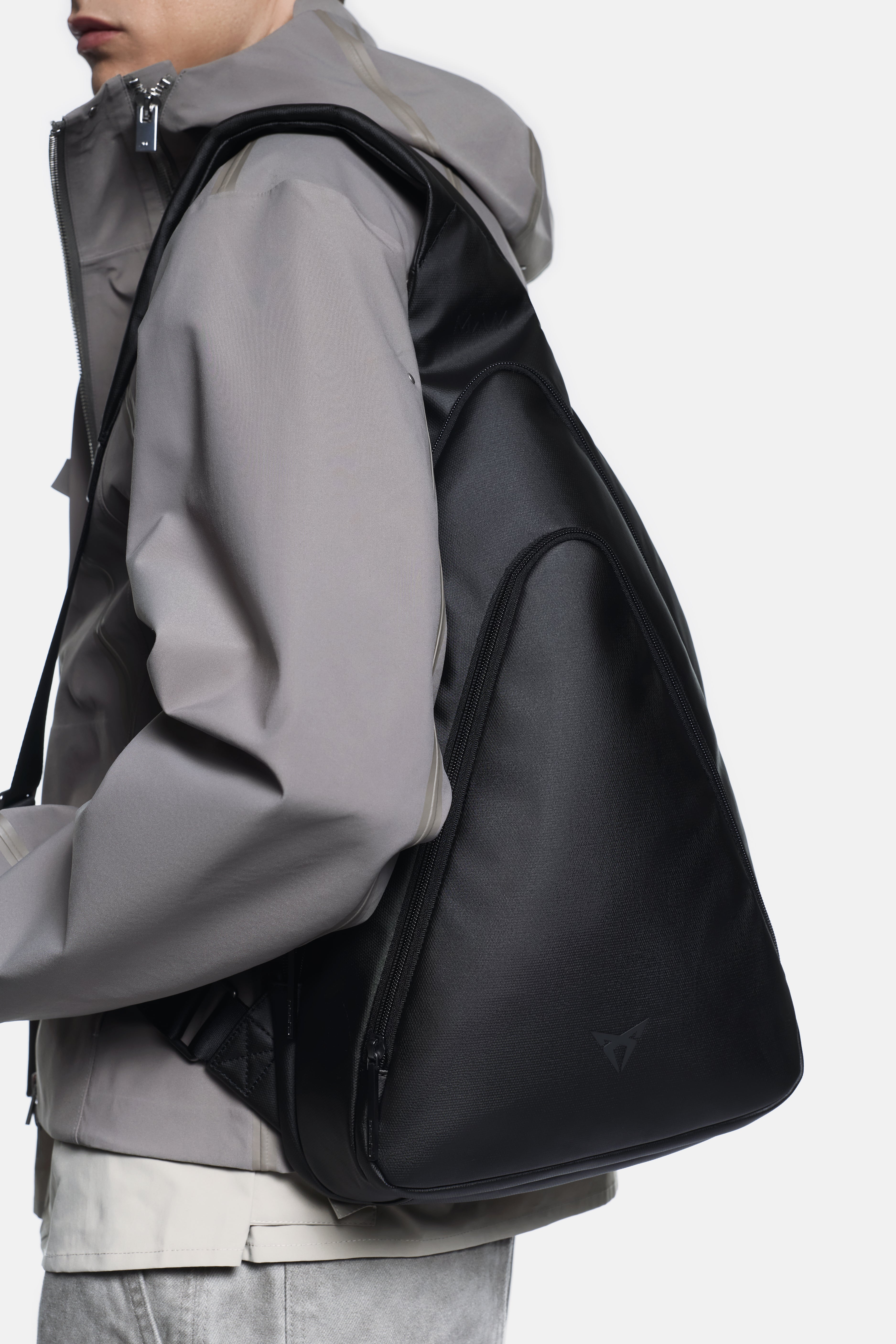 RUCKSACK CROSSBODY GRAU UNISEX - MAM x CUPRA
