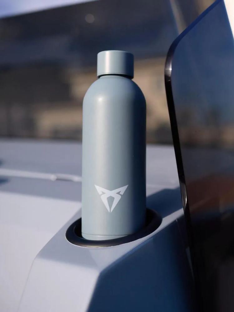 WASSERFLASCHE AMERICA'S CAP SONDEREDITION GRAU ENCELADUS