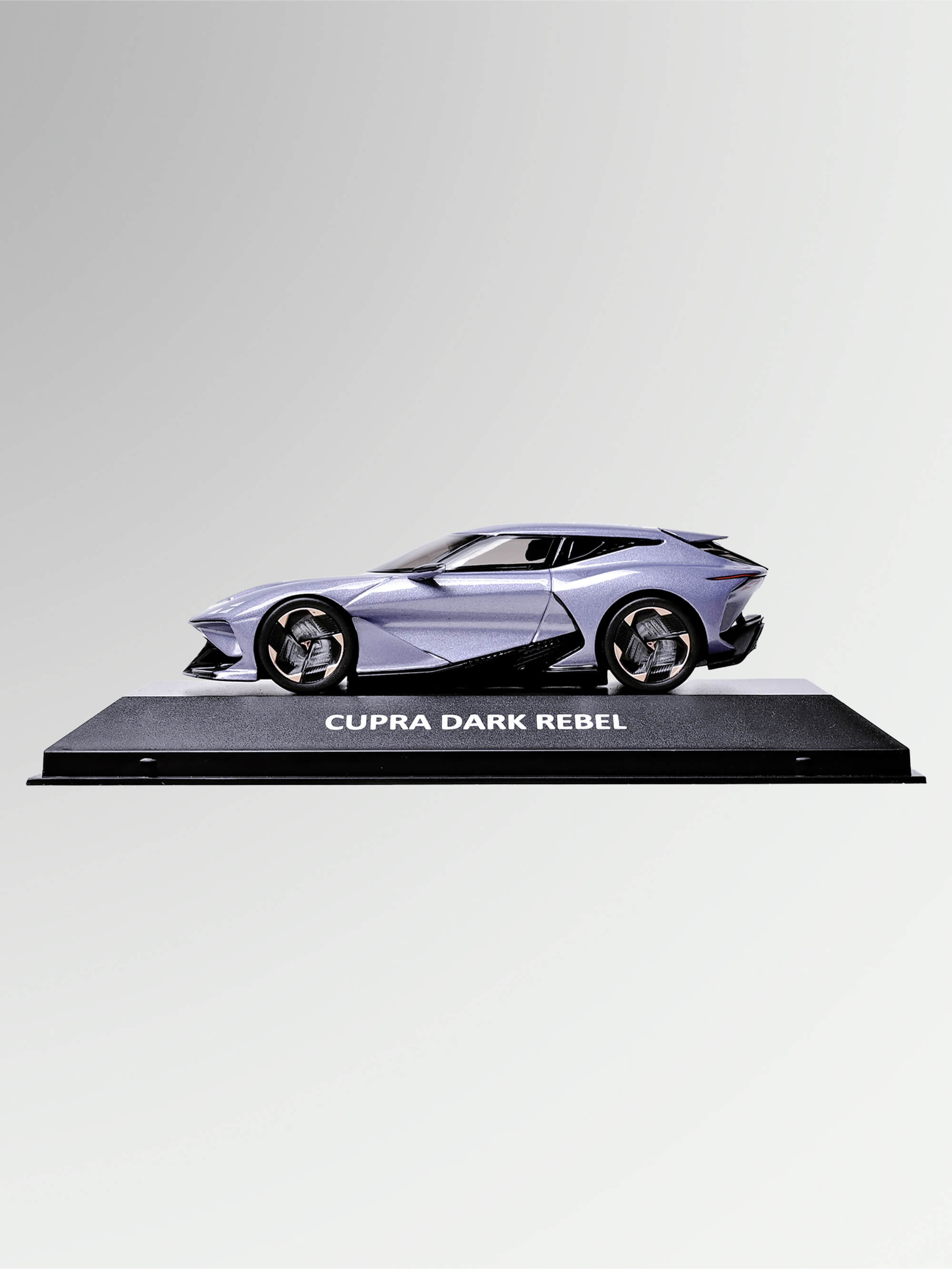 CUPRA DarkRebel Modellauto 1:43 mit Flüssigglanz