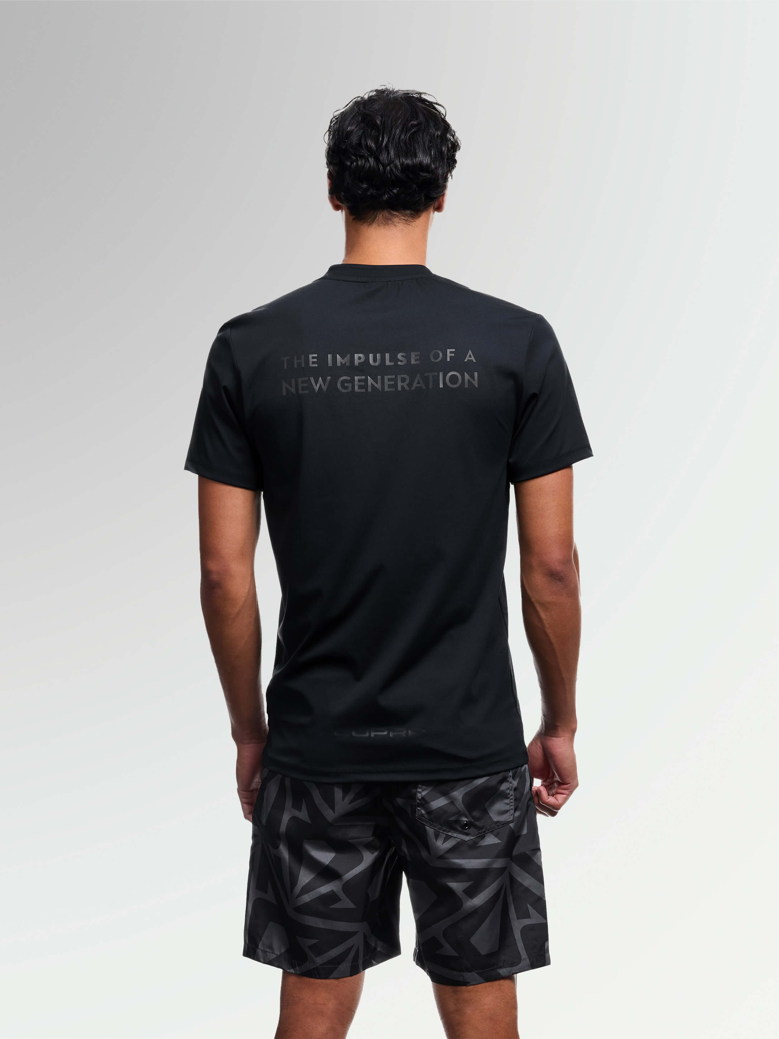 T-SHIRT TECHNISCH KURZE ÄRMEL SCHWARZ