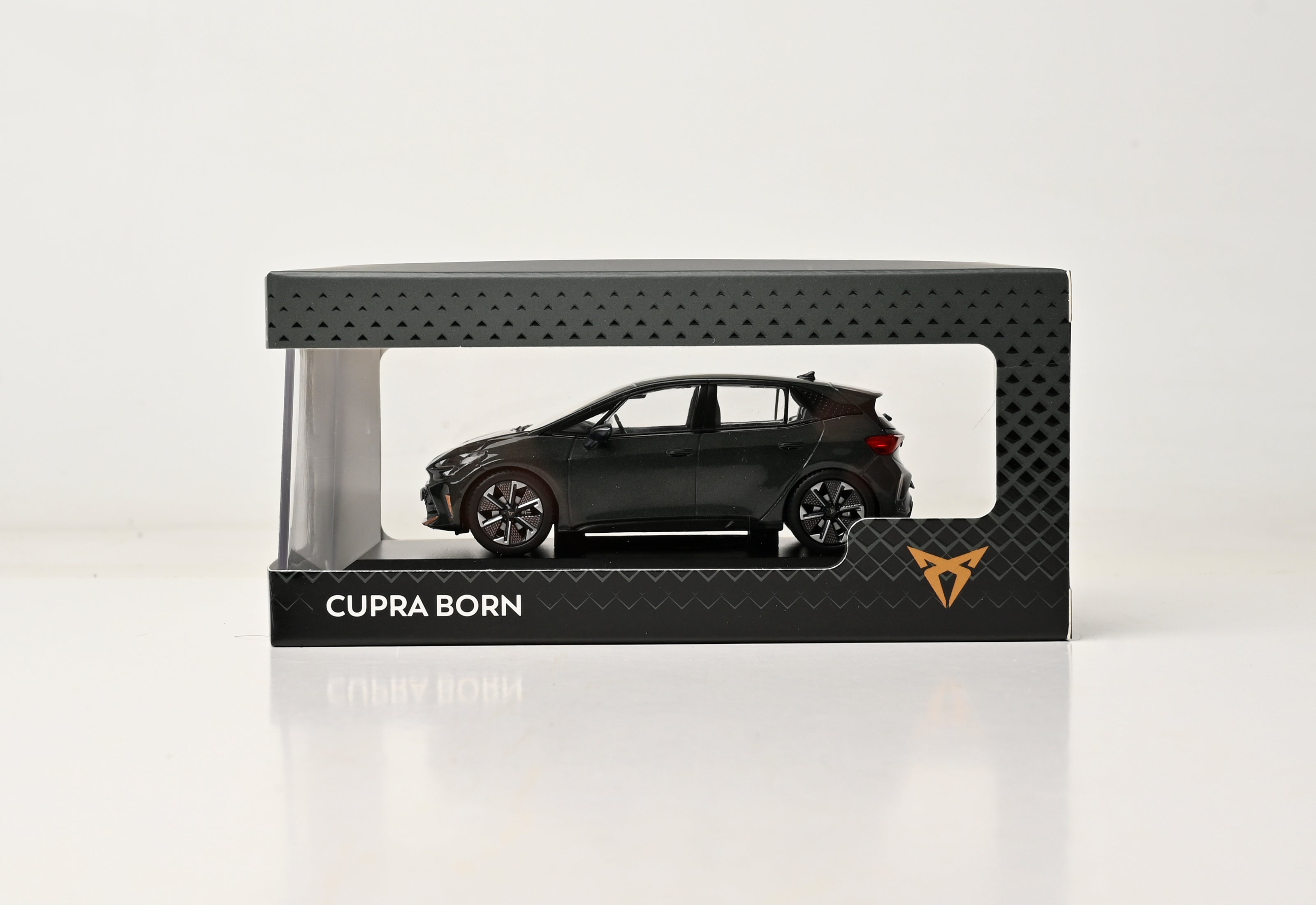 CUPRA BORN PA MODELLAUTO 1:43 DARK FOREST