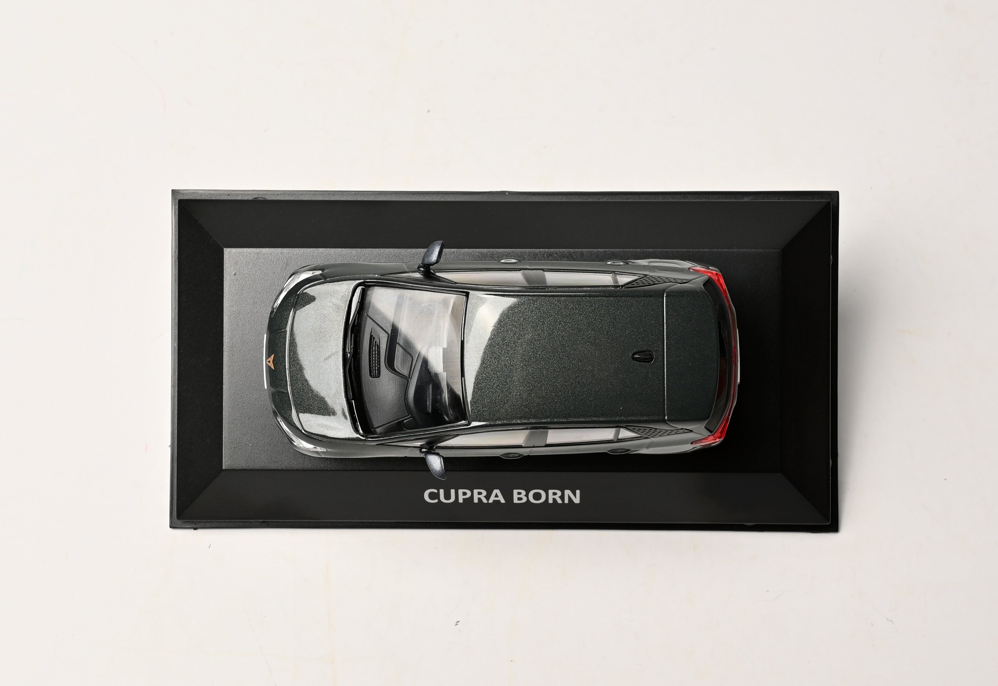 CUPRA BORN PA MODELLAUTO 1:43 DARK FOREST