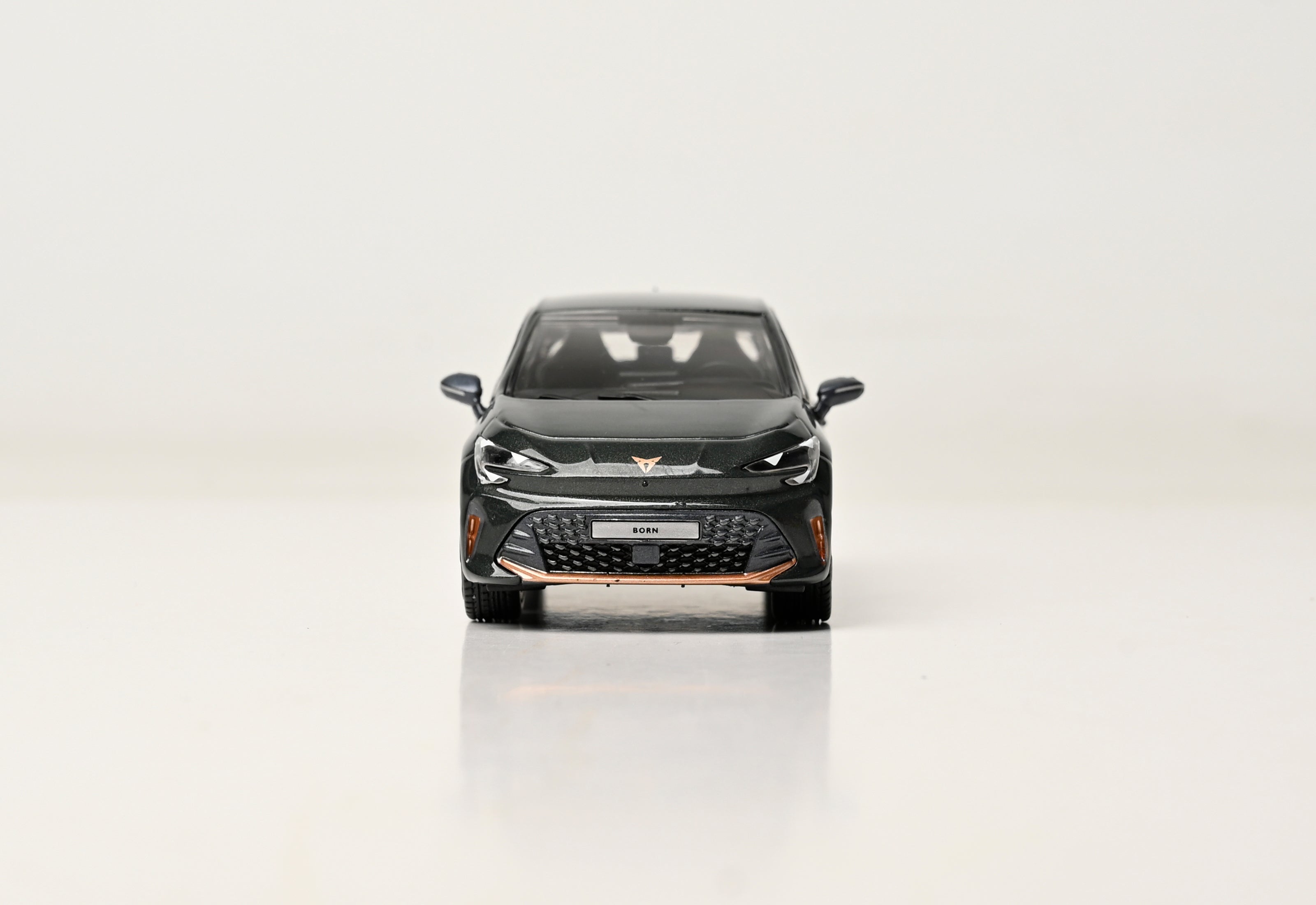 CUPRA BORN PA MODELLAUTO 1:43 DARK FOREST