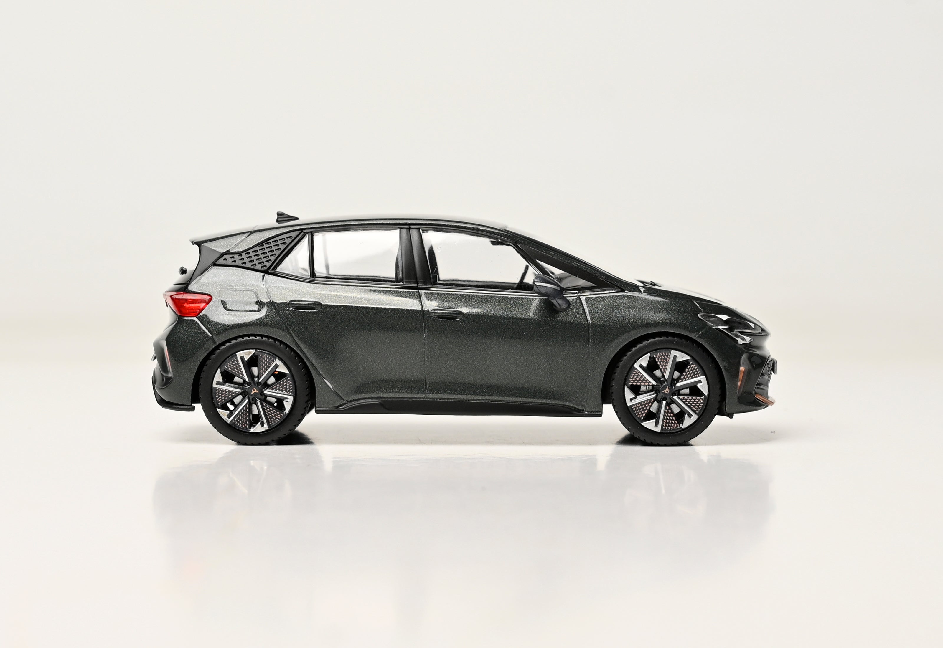 CUPRA BORN PA MODELLAUTO 1:43 DARK FOREST