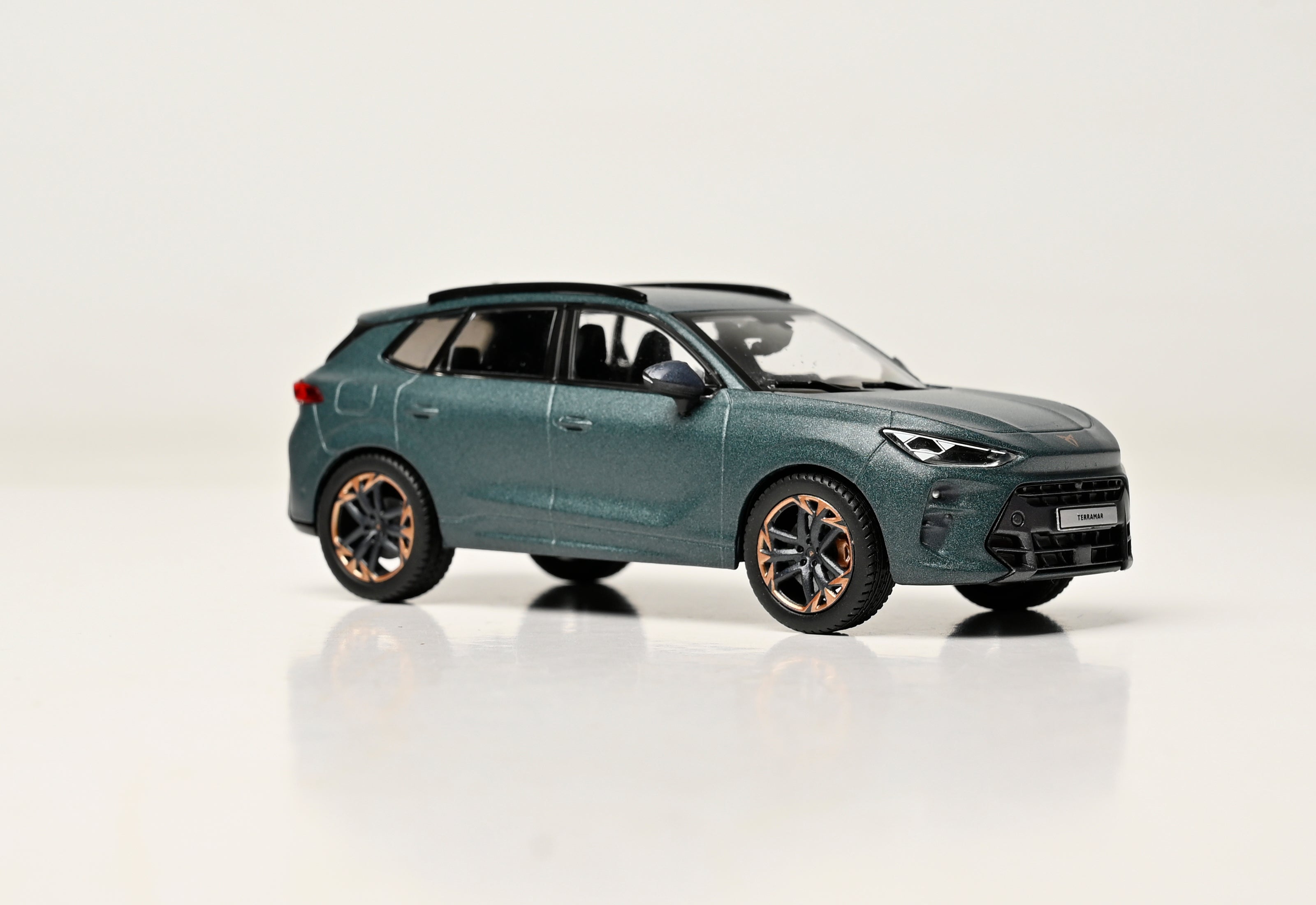 CUPRA TERRAMAR MODELLAUTO 1:43 ENCELADUS GREY