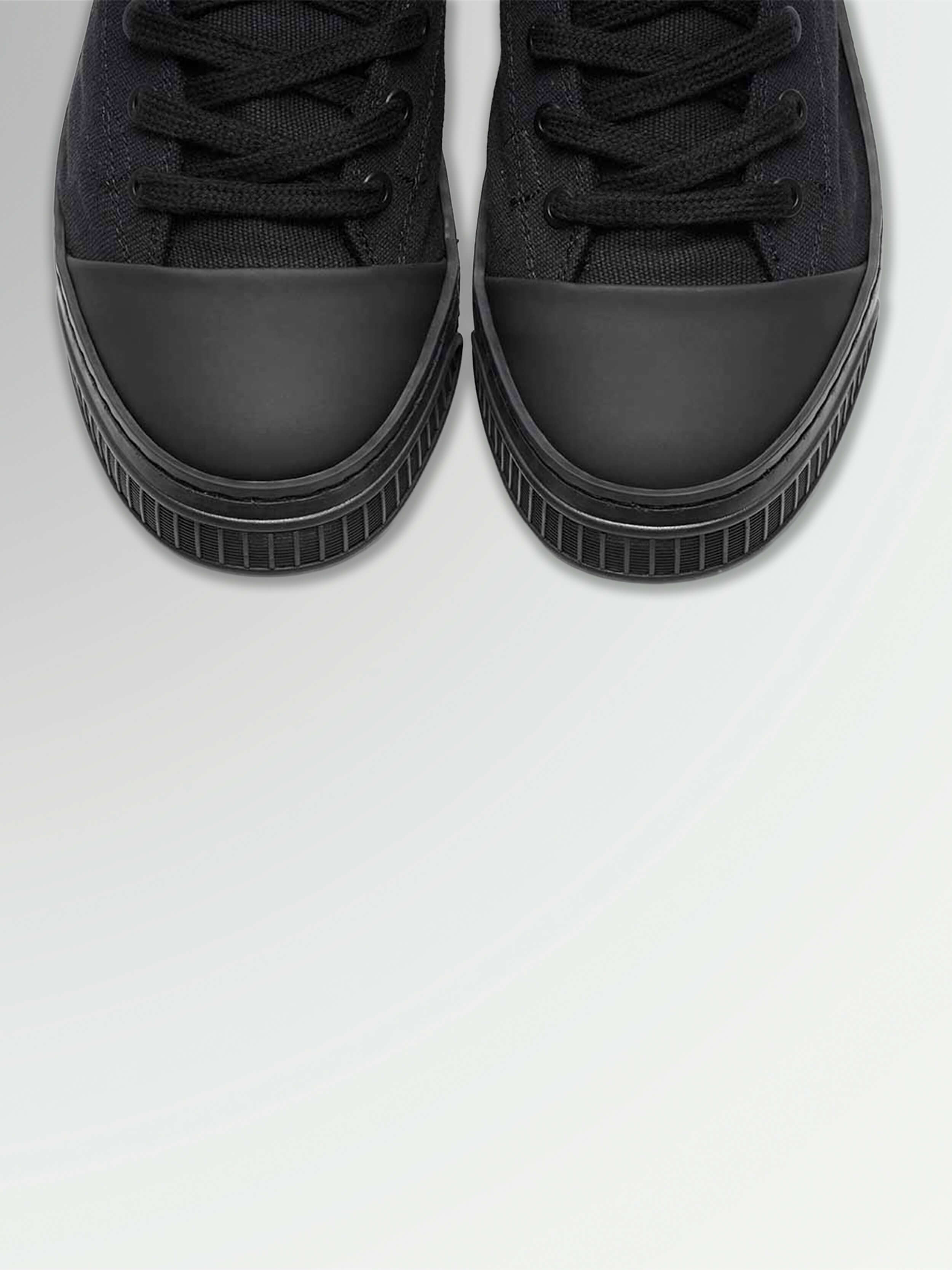 UNISEX-SNEAKERS „BORN“ BLACK | MIKAKUS x CUPRA