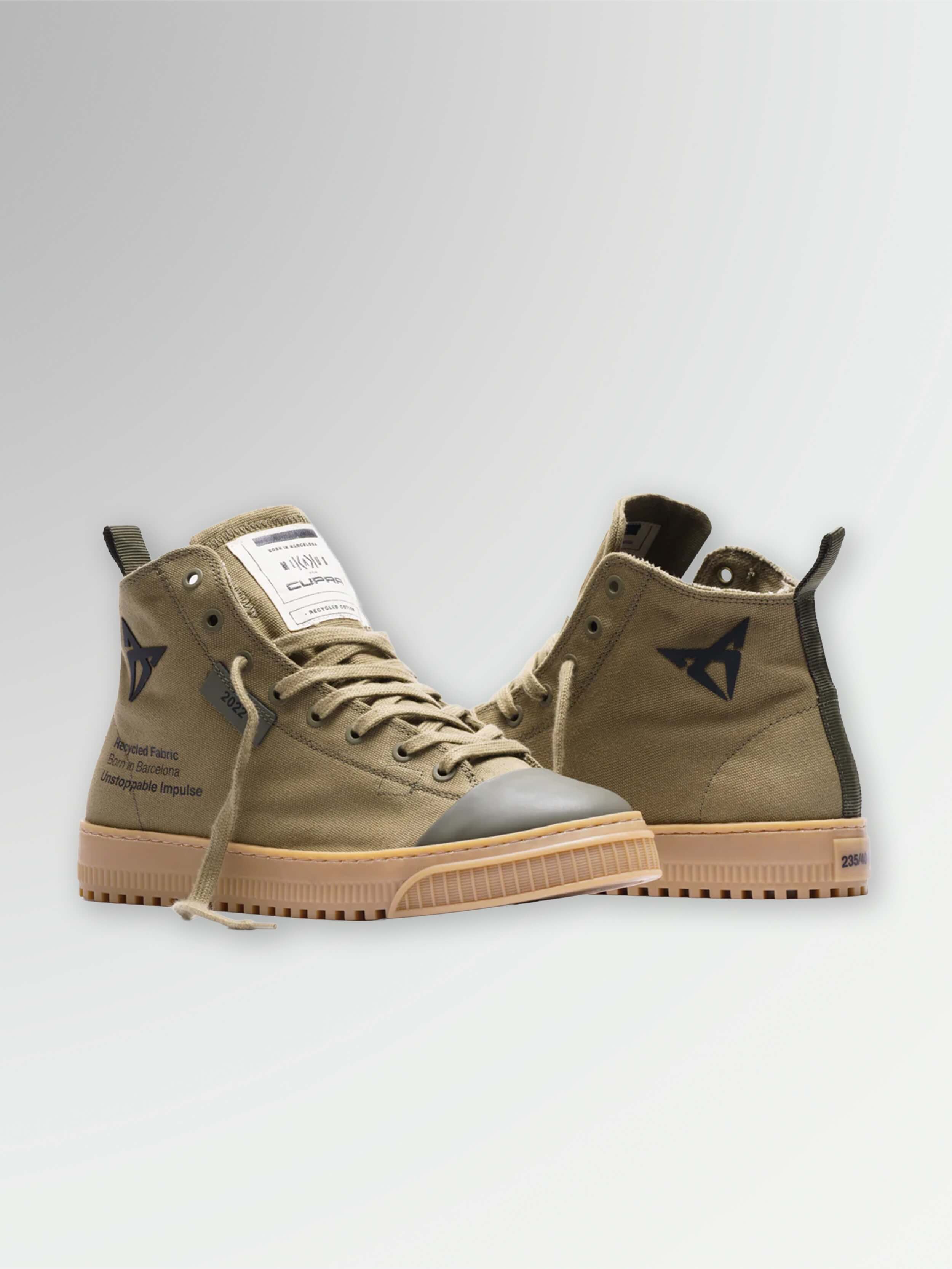 UNISEX-SNEAKERS „BORN“ BROWN | MIKAKUS x CUPRA