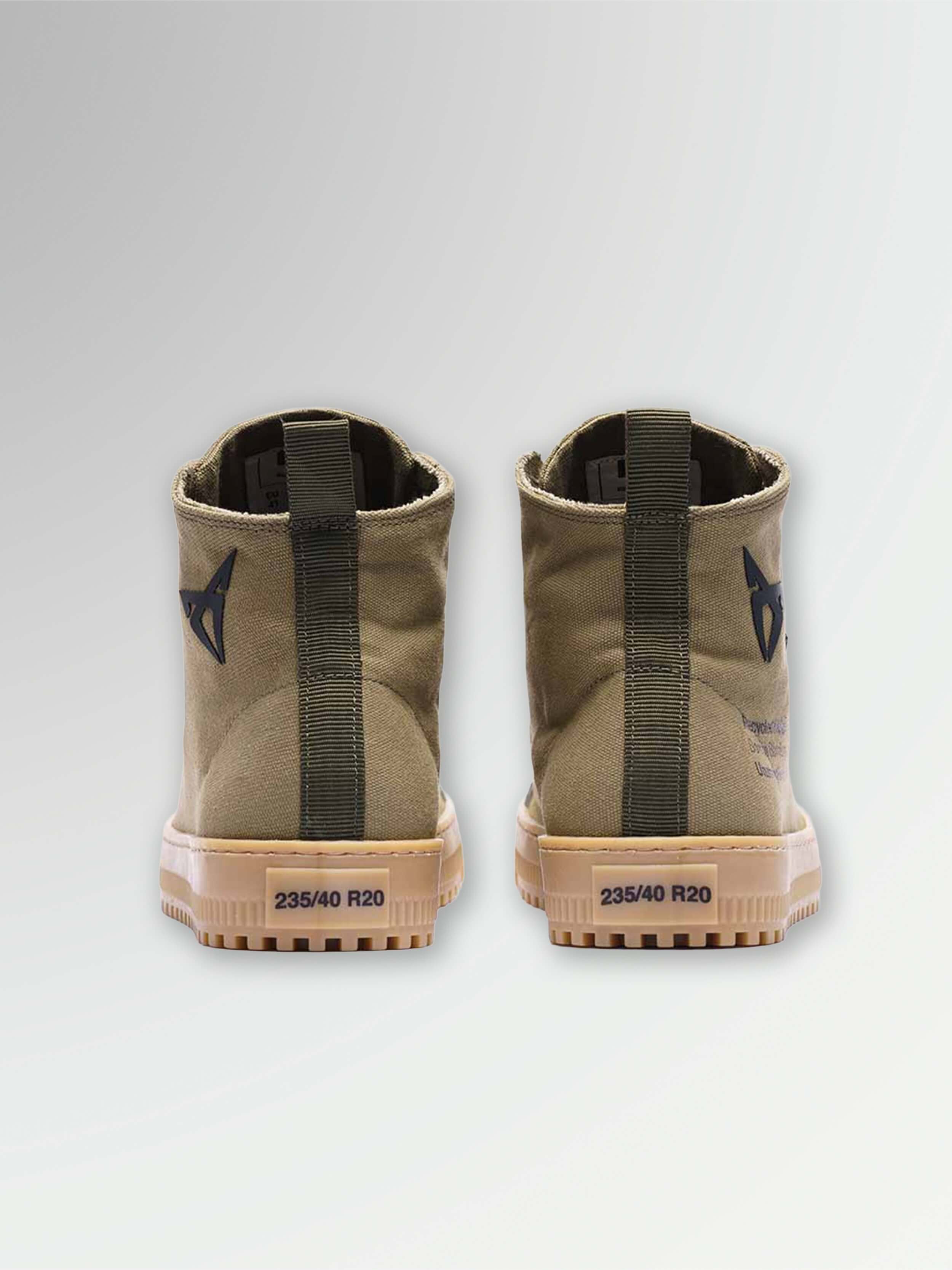 UNISEX-SNEAKERS „BORN“ BROWN | MIKAKUS x CUPRA