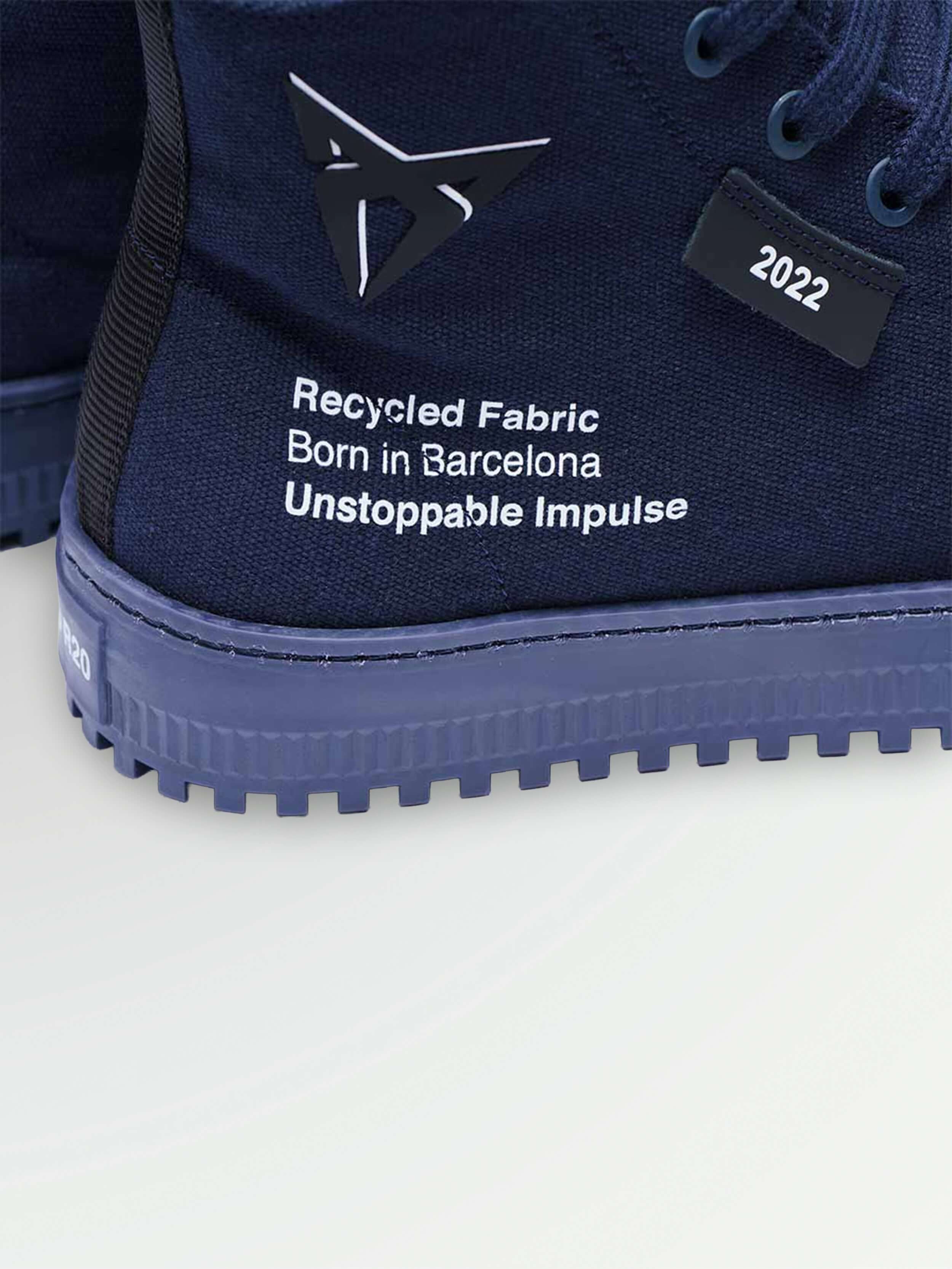 UNISEX-SNEAKERS „BORN“ BLAU | MIKAKUS x CUPRA