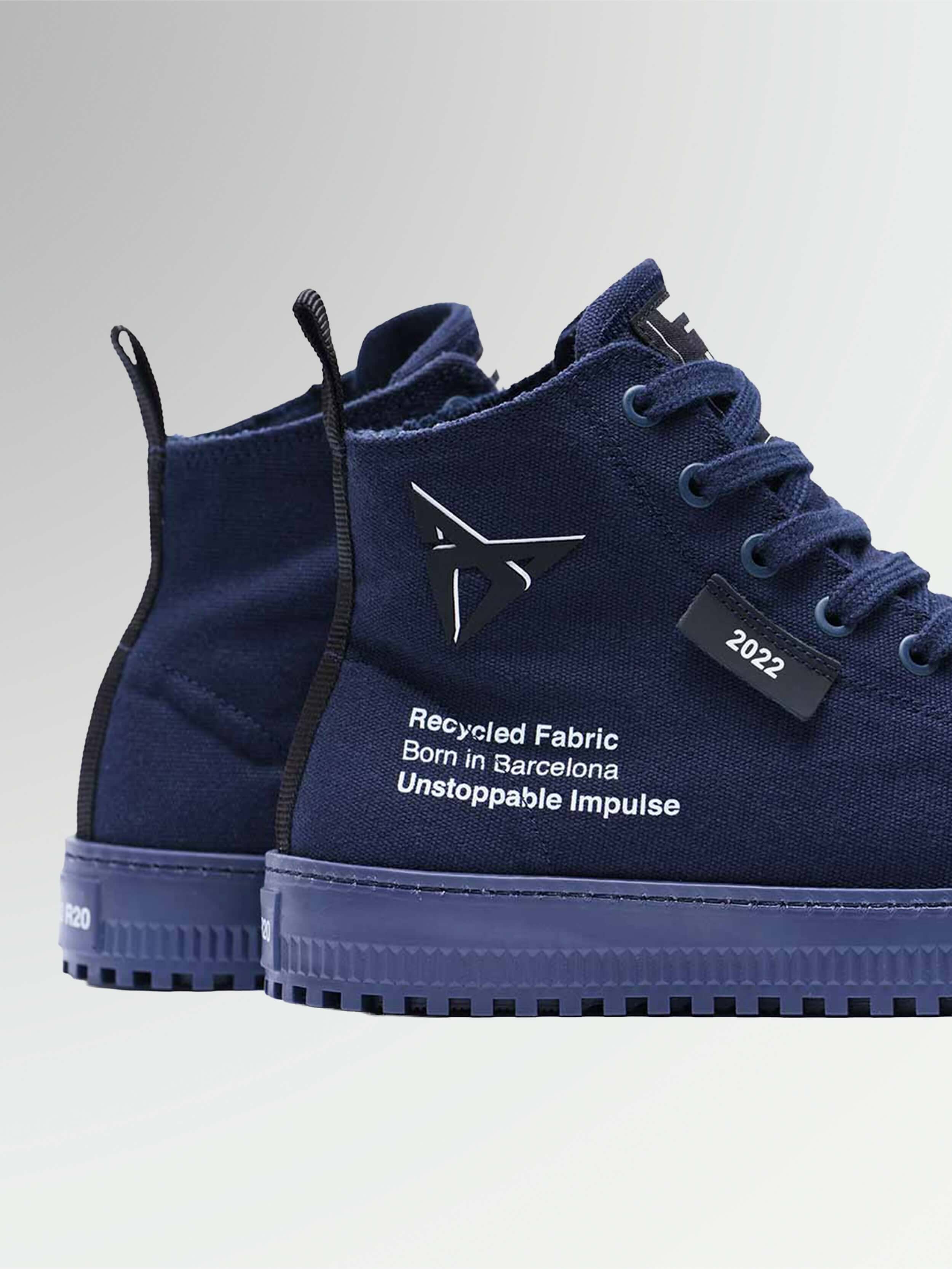 UNISEX-SNEAKERS „BORN“ BLAU | MIKAKUS x CUPRA