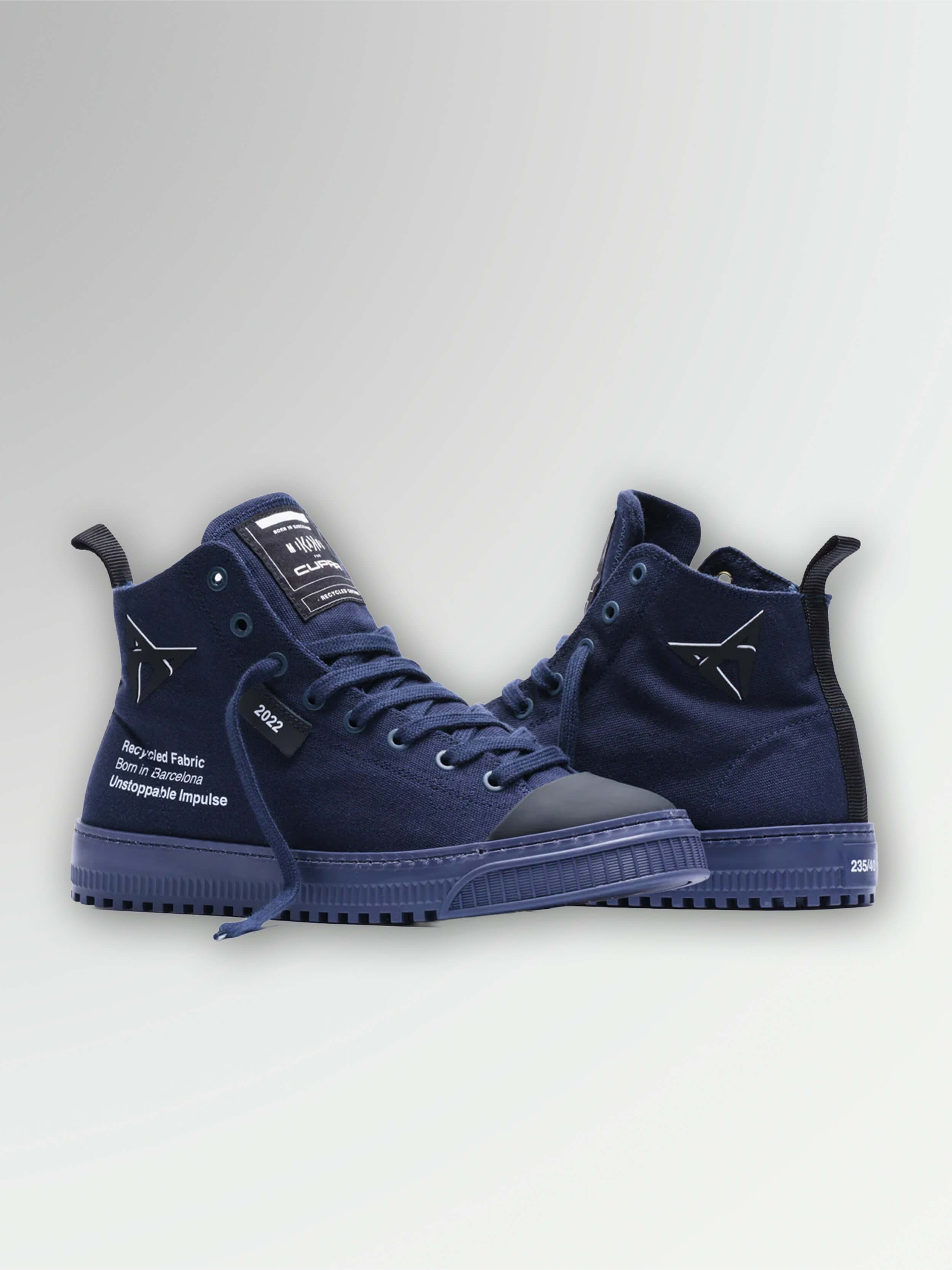 UNISEX-SNEAKERS „BORN“ BLAU | MIKAKUS x CUPRA