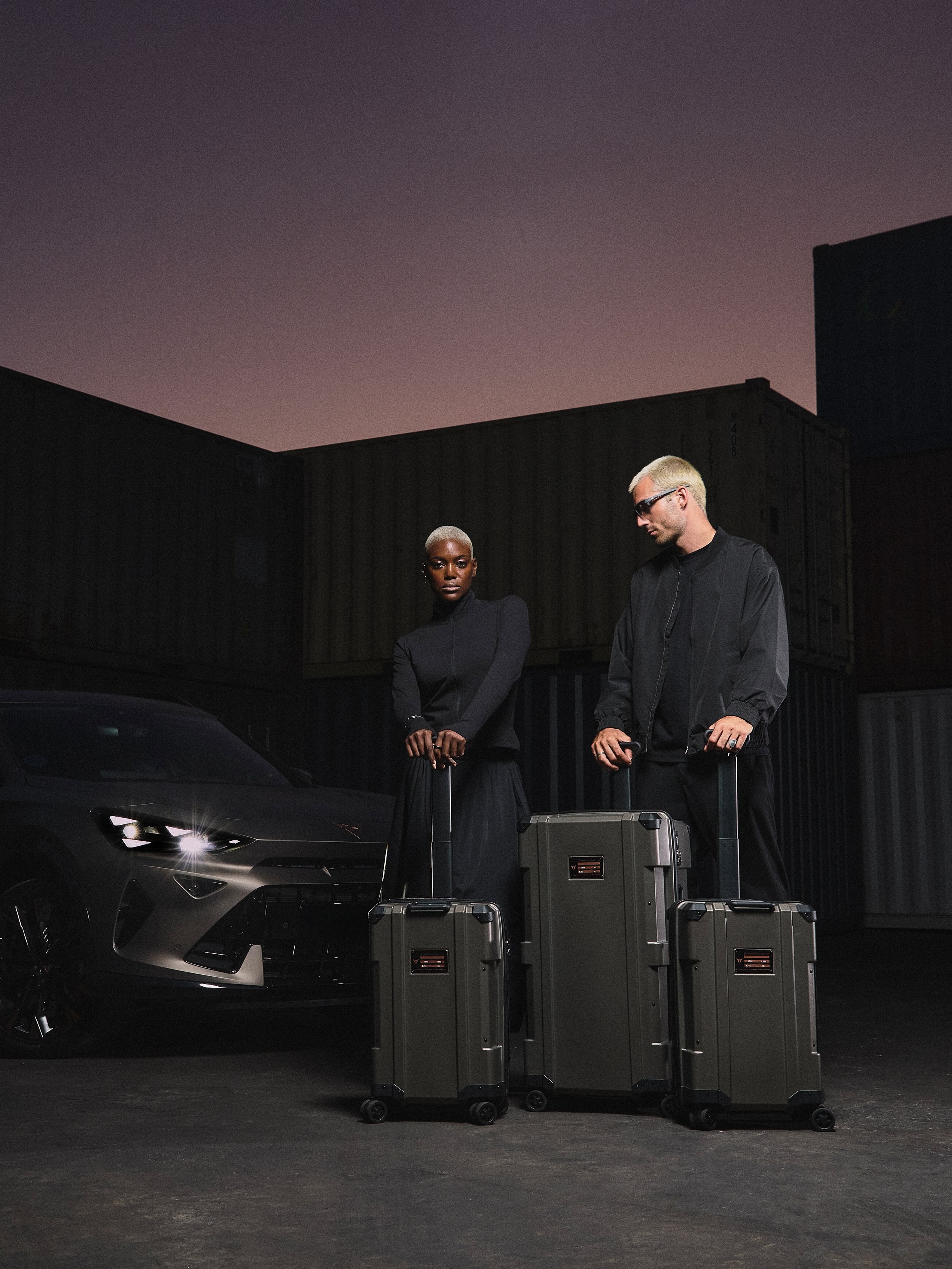 ERWEITERBARER (CABIN) TROLLEY-KOFFER - HARPER COLLECTIVE x CUPRA