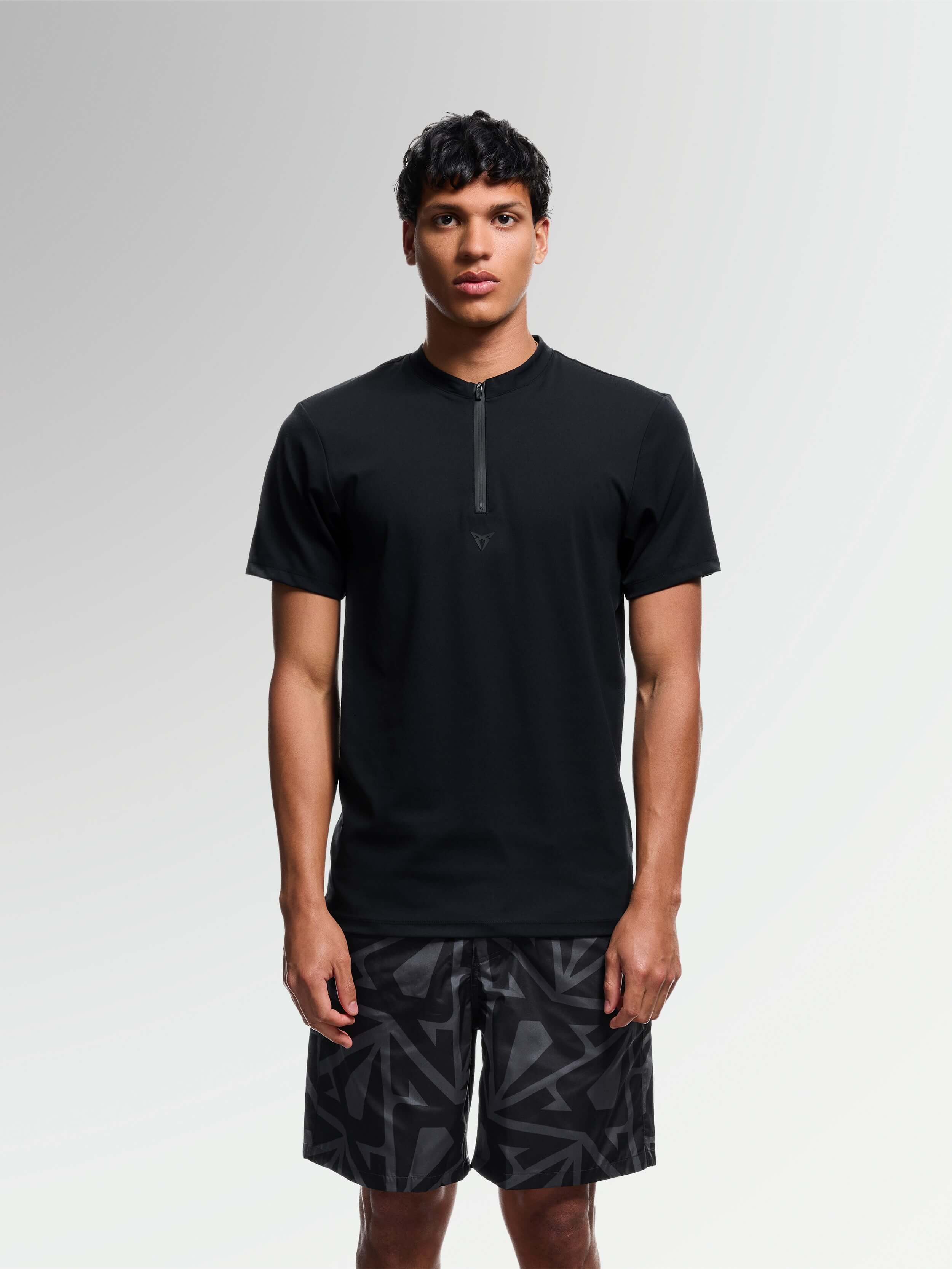 T-SHIRT TECHNISCH KURZE ÄRMEL SCHWARZ