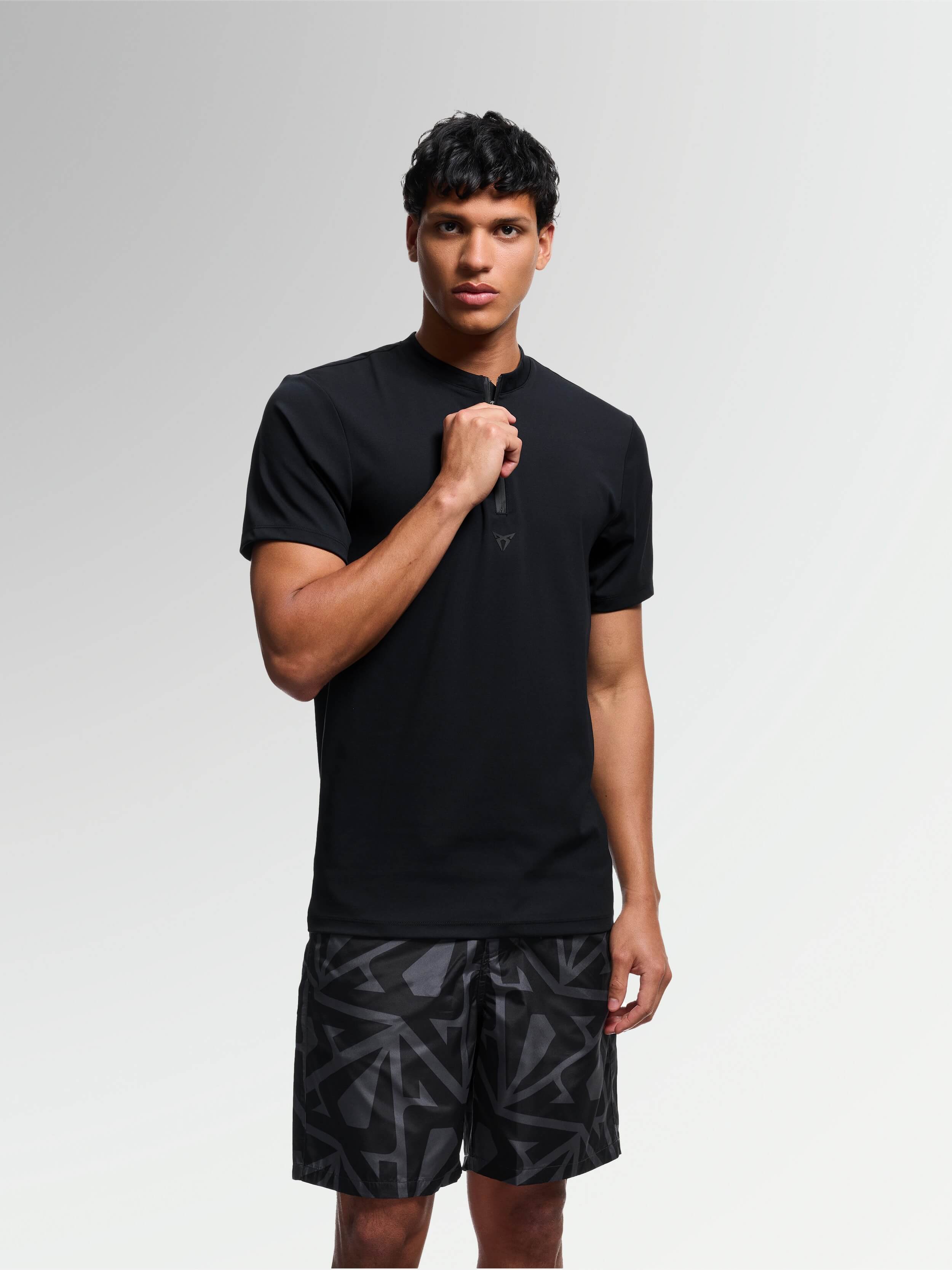 T-SHIRT TECHNISCH KURZE ÄRMEL SCHWARZ