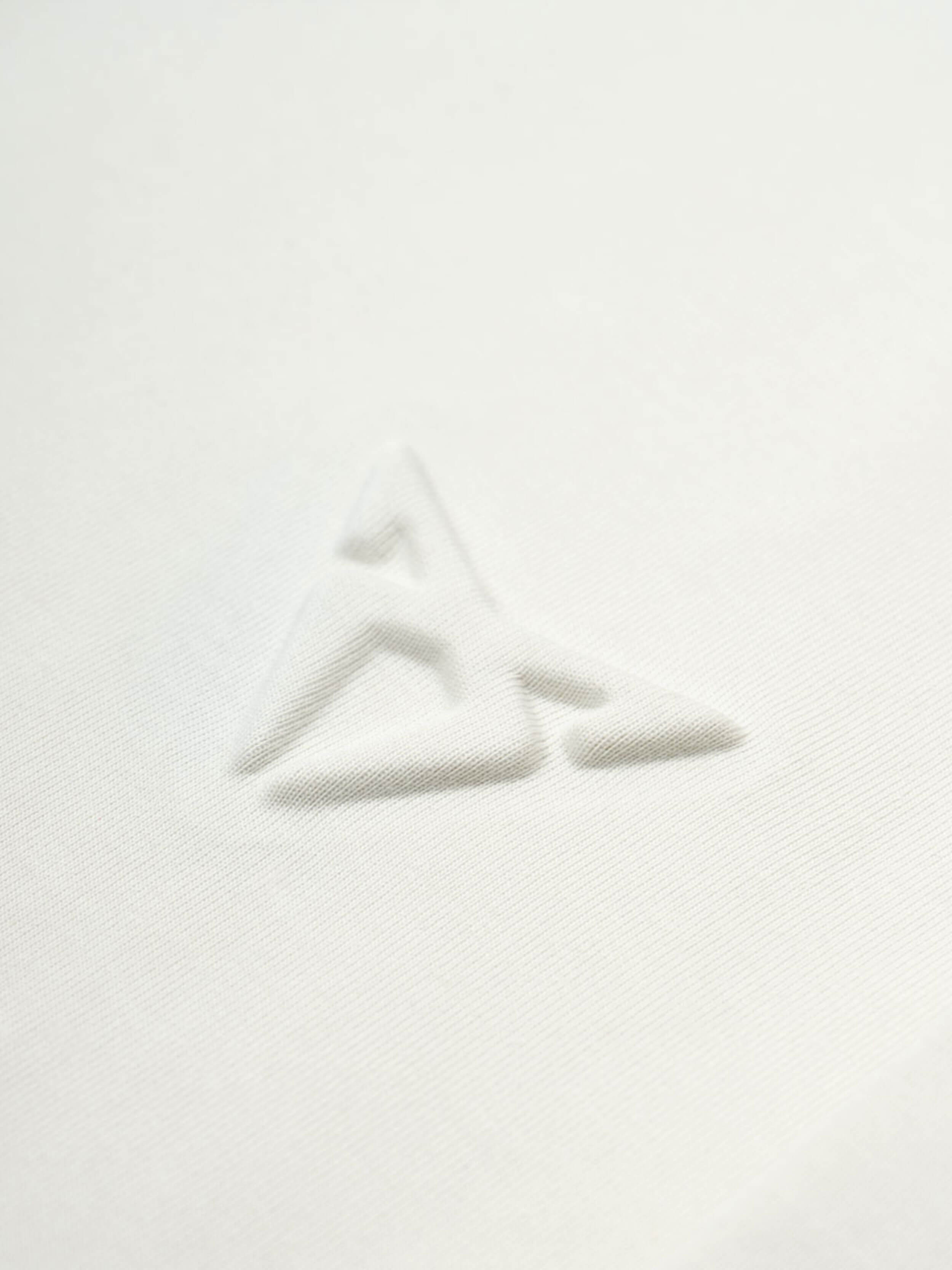 EMBOSSED T-SHIRT FÜR FRAUEN, TAILLIERT