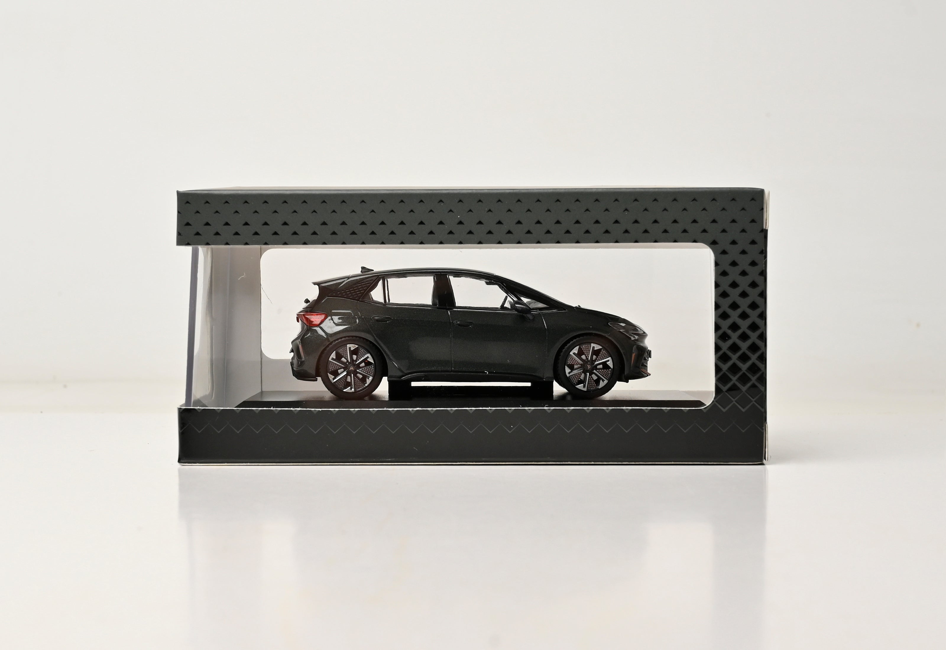 CUPRA BORN PA MODELLAUTO 1:43 DARK FOREST