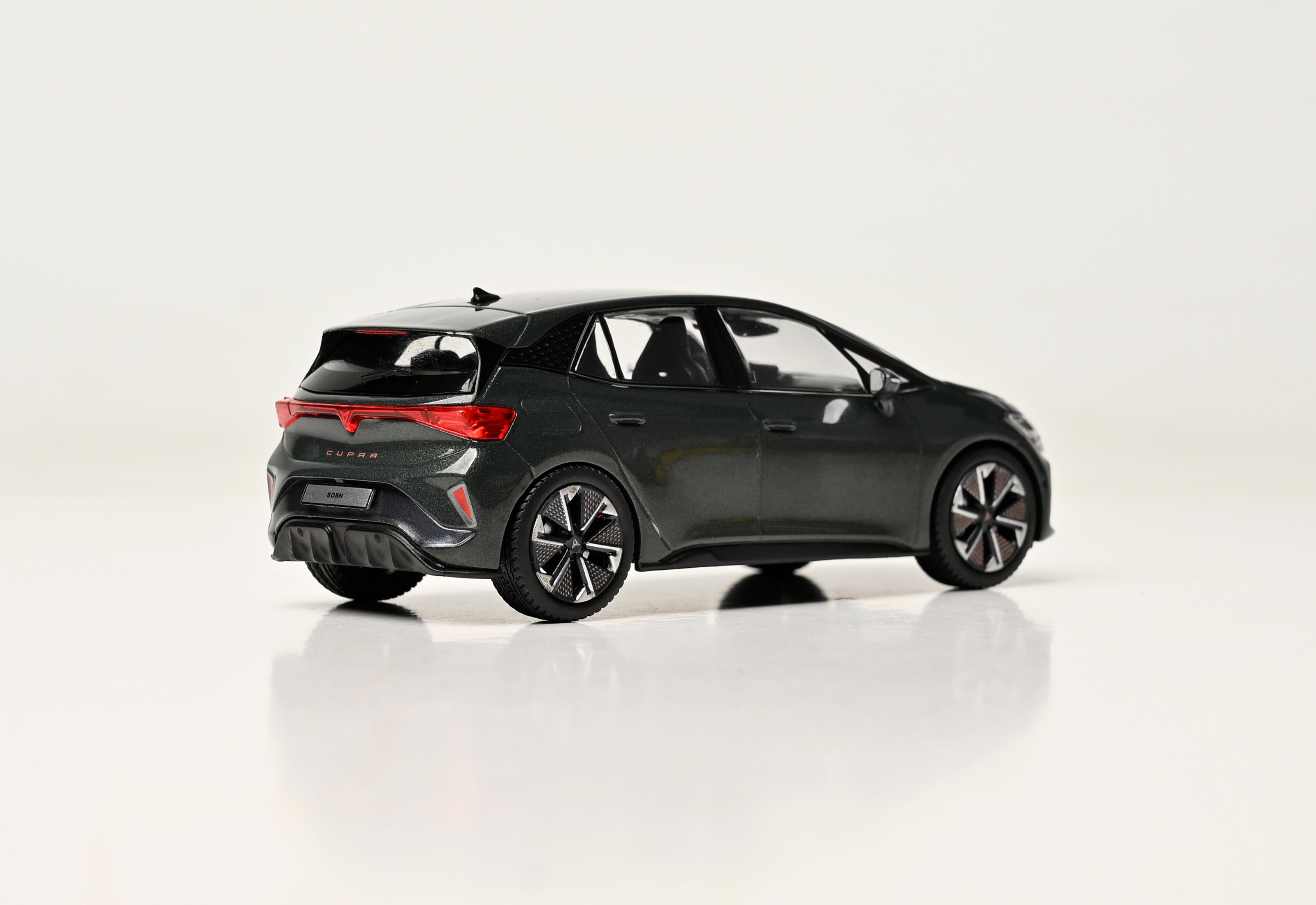 CUPRA BORN PA MODELLAUTO 1:43 DARK FOREST