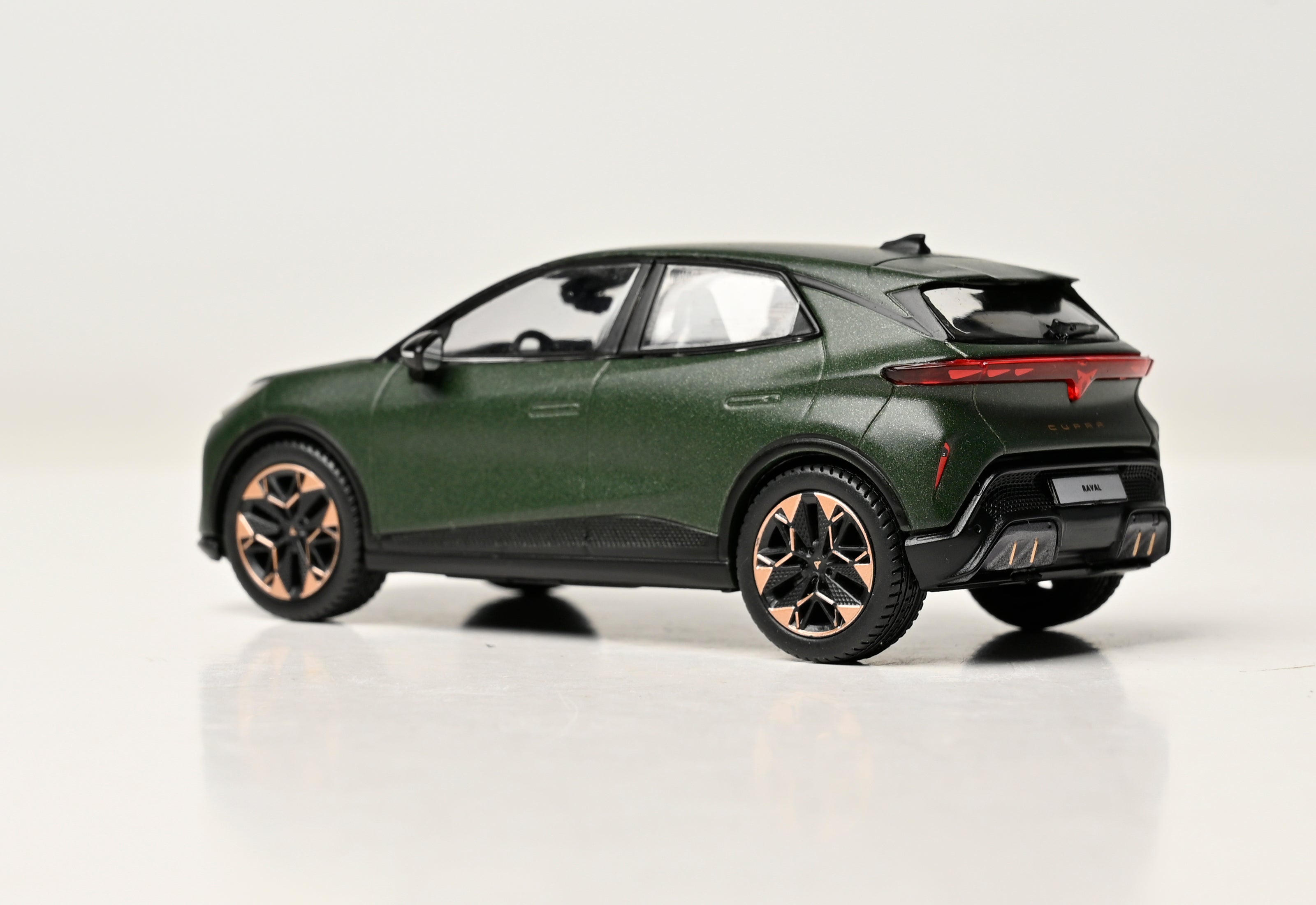 AUTO IN SCALA 1:43 CUPRA RAVAL VERDE MANGANESE