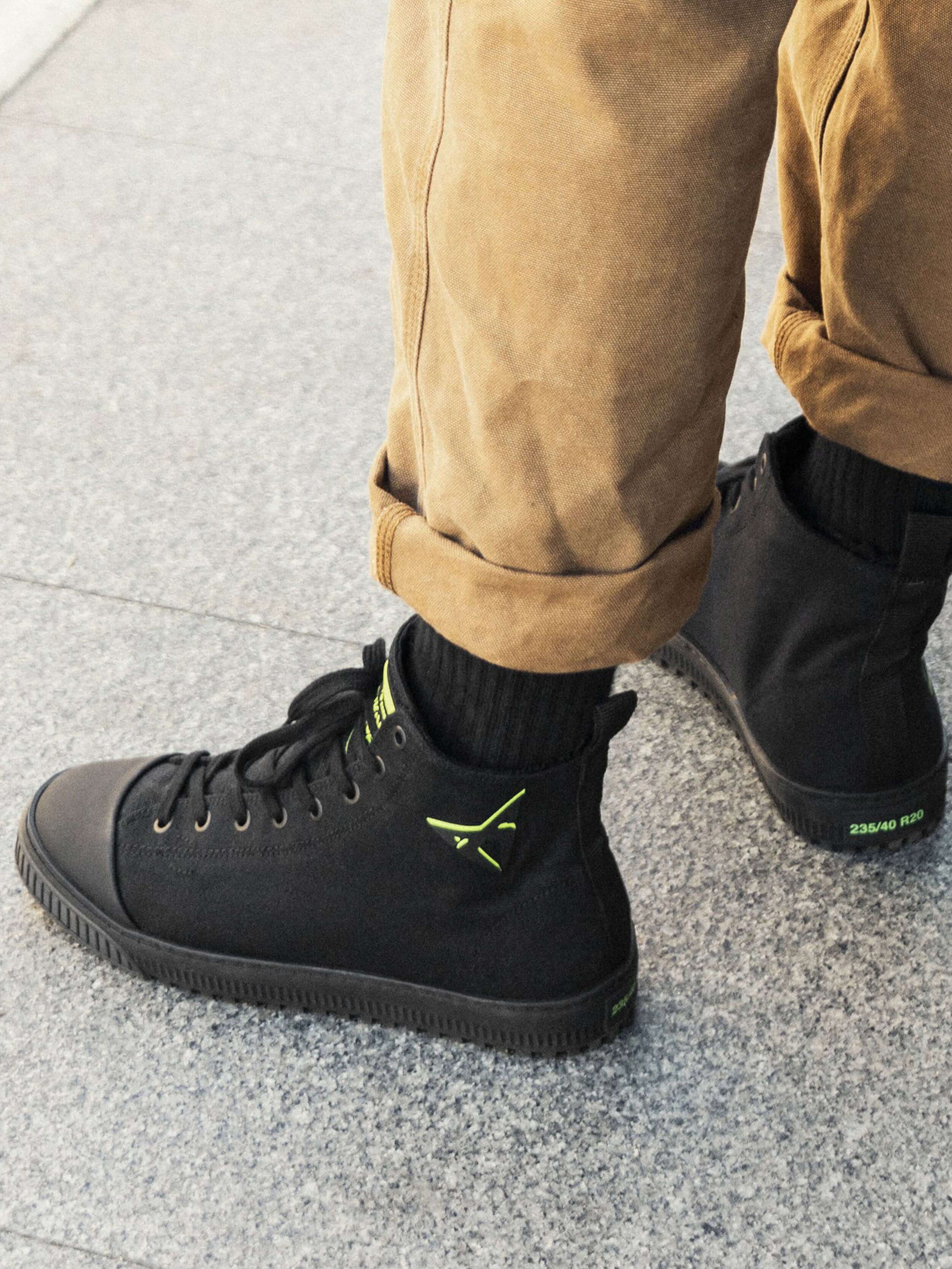 UNISEX-SNEAKERS „BORN“ BLACK | MIKAKUS x CUPRA