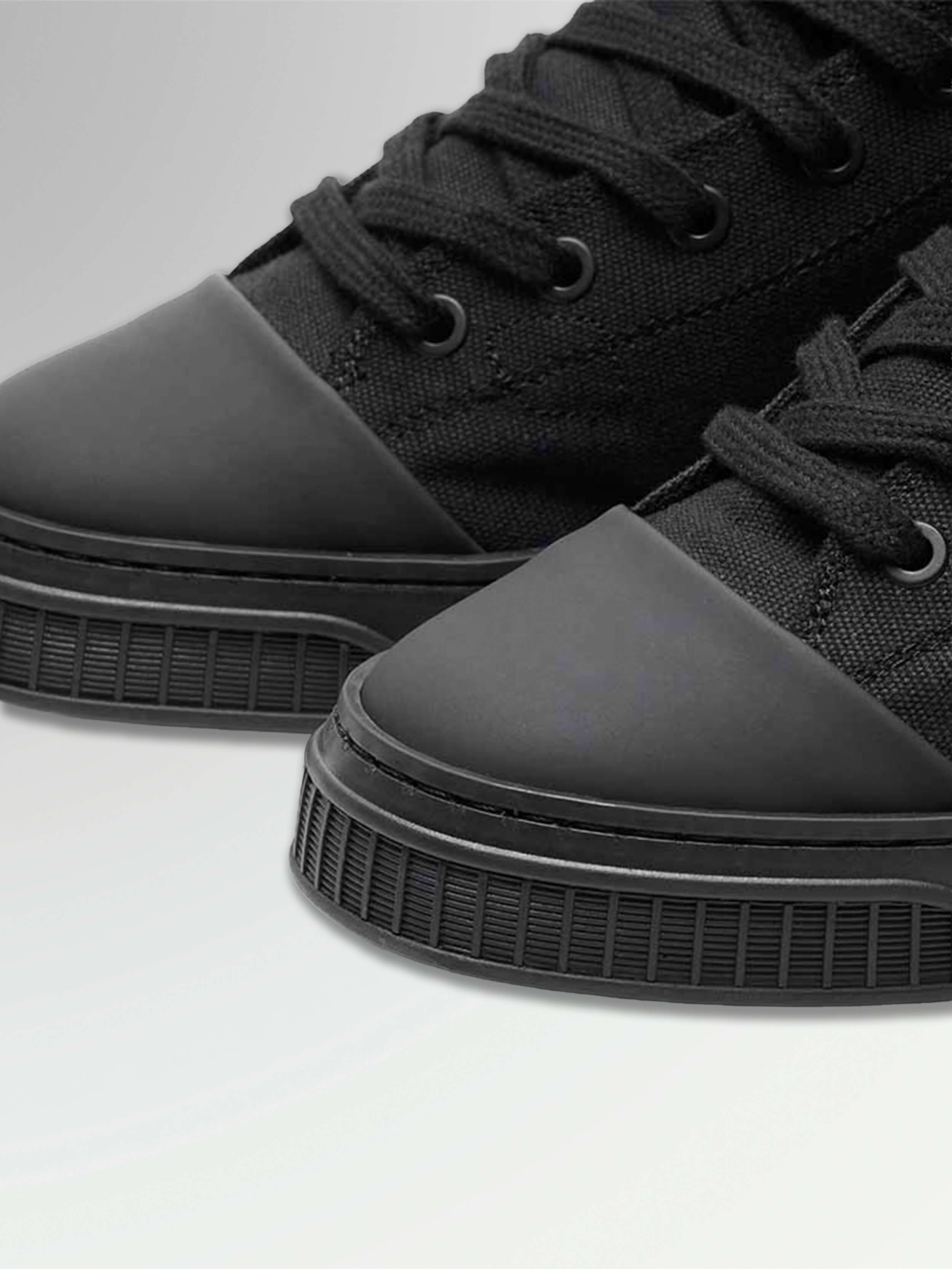 UNISEX-SNEAKERS „BORN“ BLACK | MIKAKUS x CUPRA