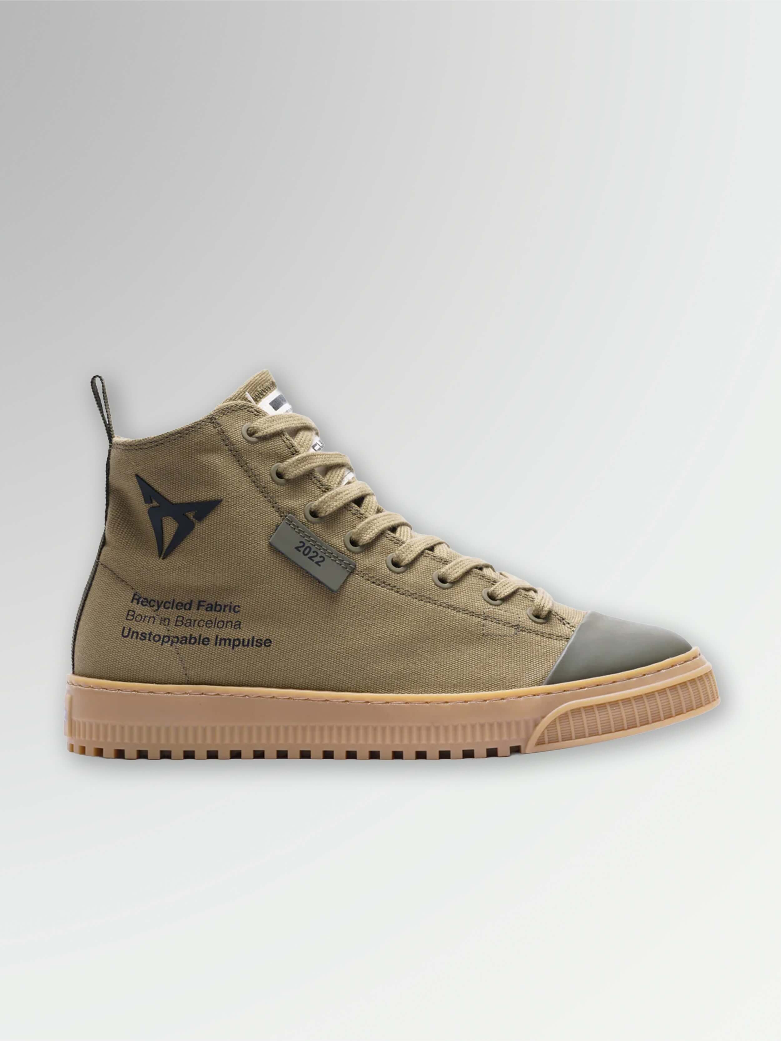 UNISEX-SNEAKERS „BORN“ BROWN | MIKAKUS x CUPRA