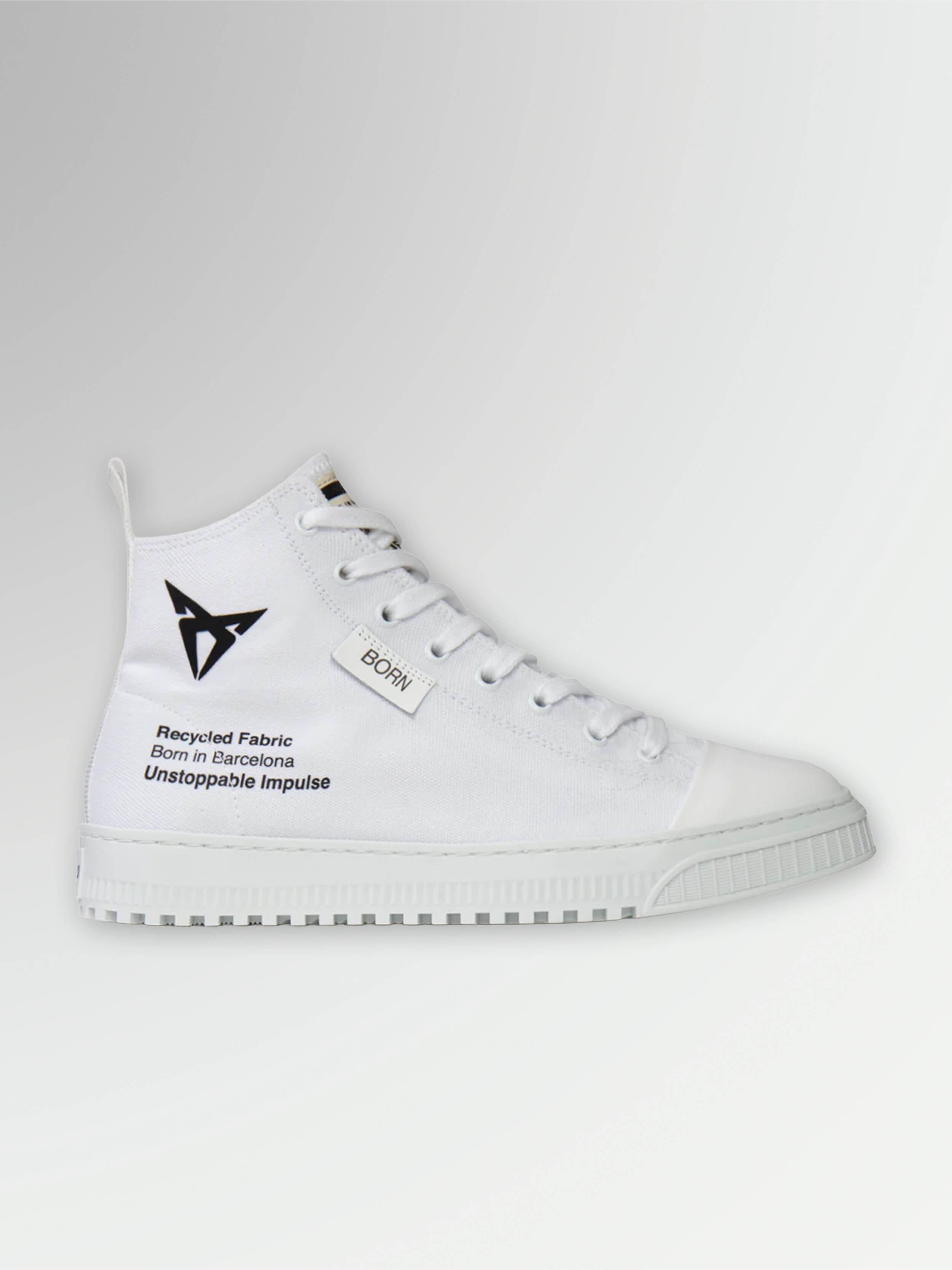 UNISEX-SNEAKERS „BORN“ IN WEISS | MIKAKUS x CUPRA