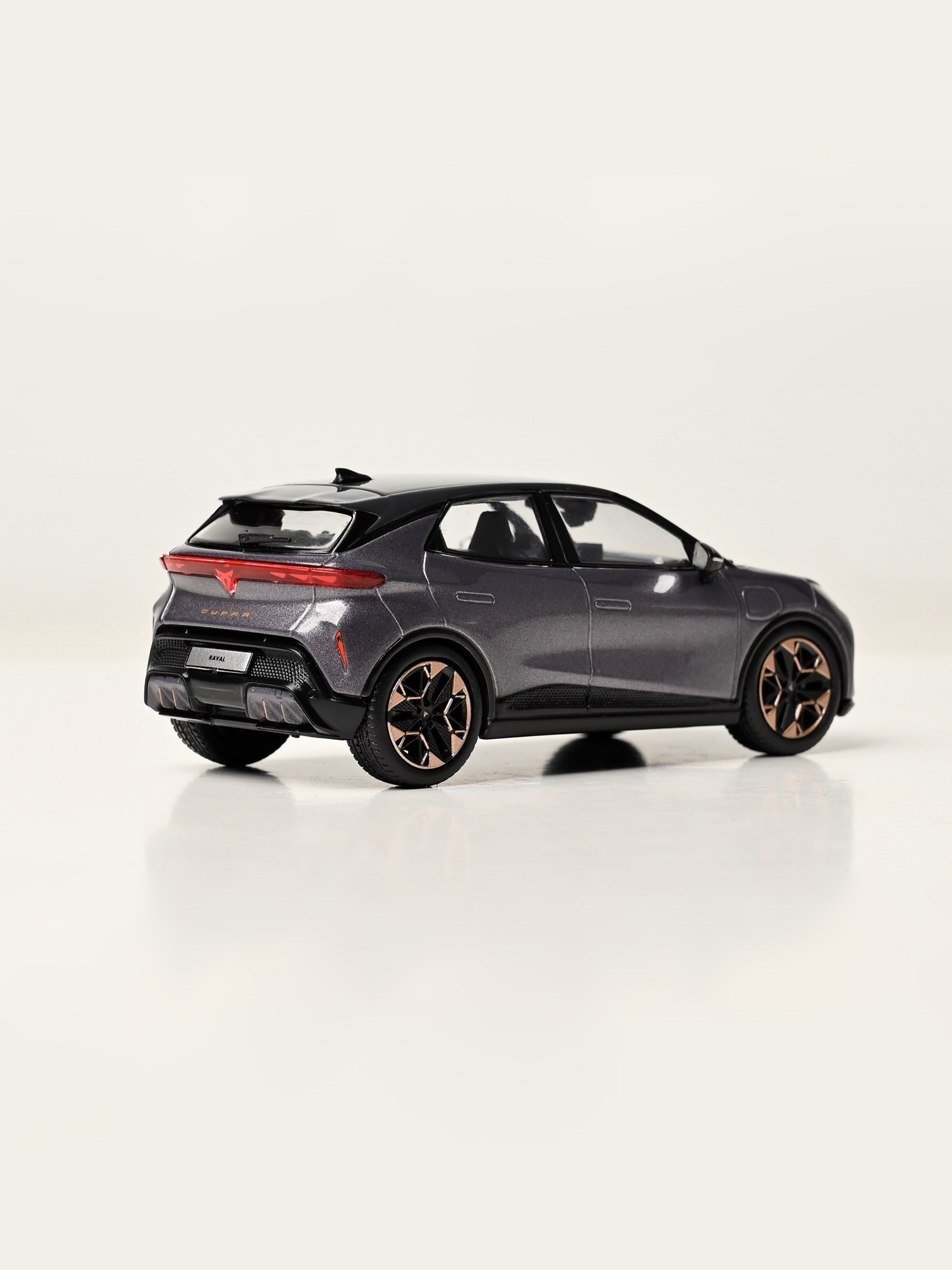 CUPRA RAVAL MODELLAUTO 1:43 PLASMA IRIDESCENT